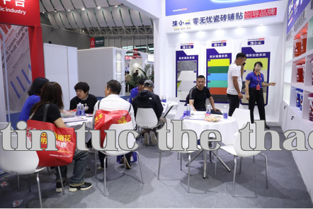 Đồ Tiểu Nhị tỏa sáng tại triển lãm gốm sứ Phật Sơn, sức mạnh đổi mới dẫn đầu xu hướng lát gạch mới